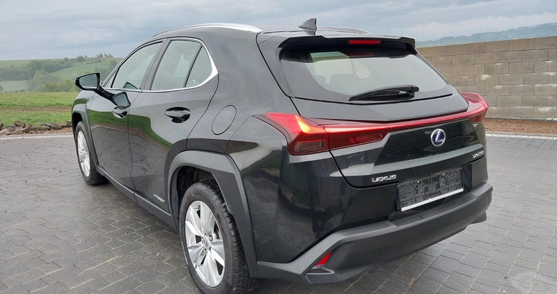 Lexus UX cena 93700 przebieg: 90000, rok produkcji 2021 z Zakopane małe 79